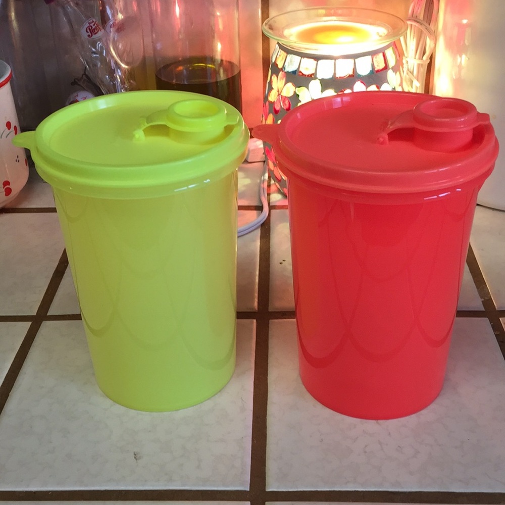 Containers yellow and a coral color